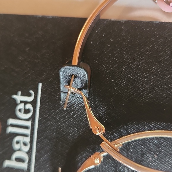 🆕️ Rose Hoop Earrings NWT - Picture 3 of 4